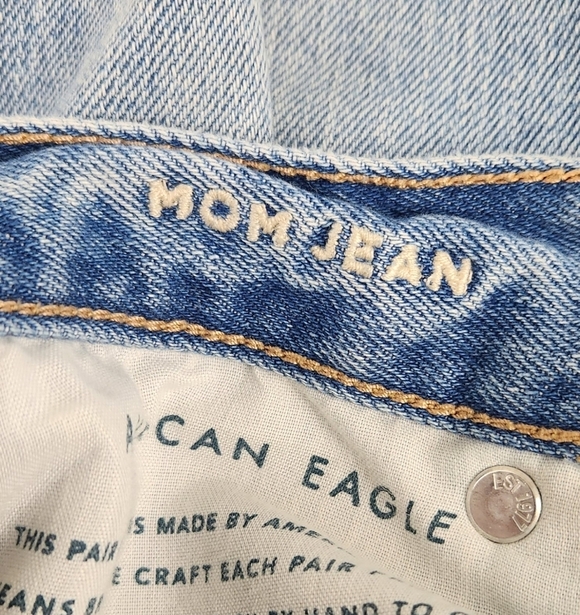 American Eagle Outfitters Distressed Mom Jeans. Size 0 . - Picture 11 of 11